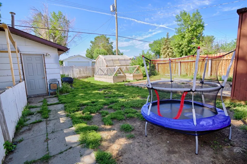 4810 57 Avenue Taber AB T1G1E4