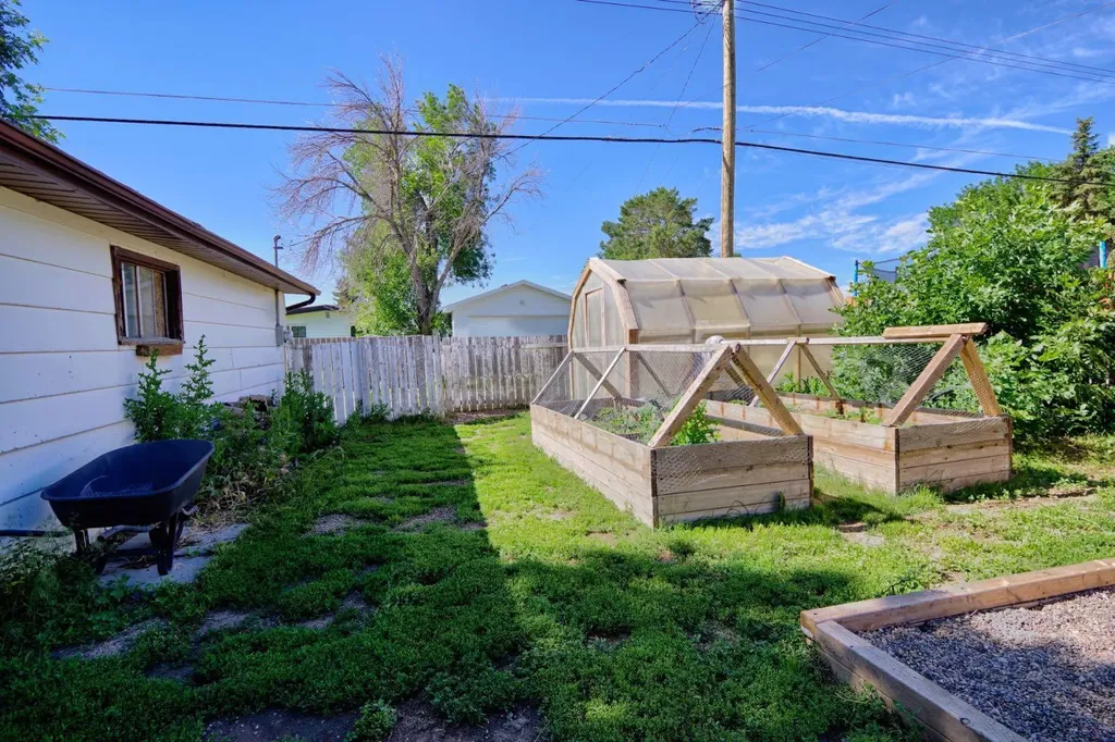 4810 57 Avenue Taber AB T1G1E4