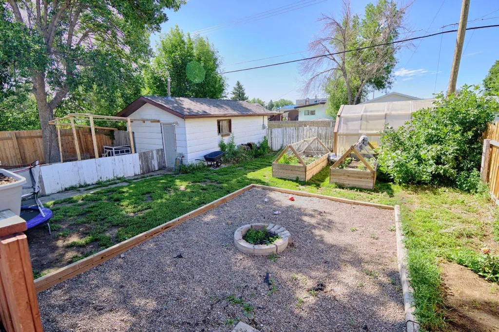 4810 57 Avenue Taber AB T1G1E4