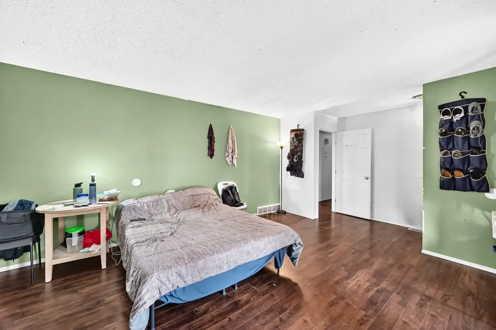 4940 Rundlewood Road NE Calgary AB T1Y 1B4
