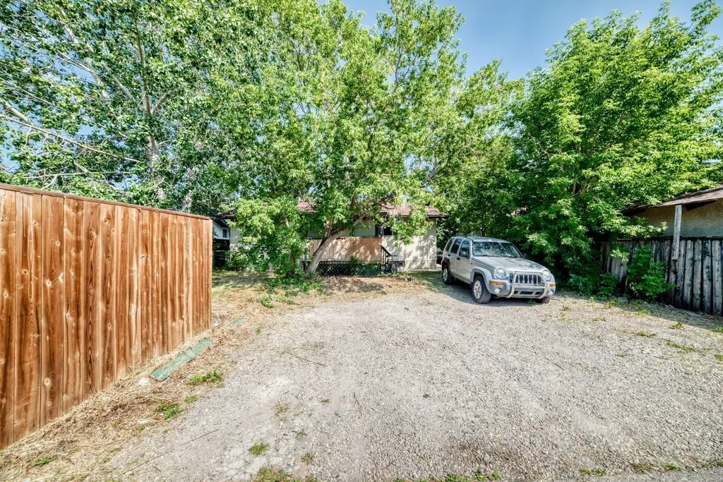 4940 Rundlewood Road NE Calgary AB T1Y 1B4