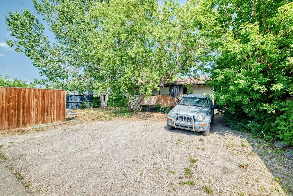 4940 Rundlewood Road NE Calgary AB T1Y 1B4