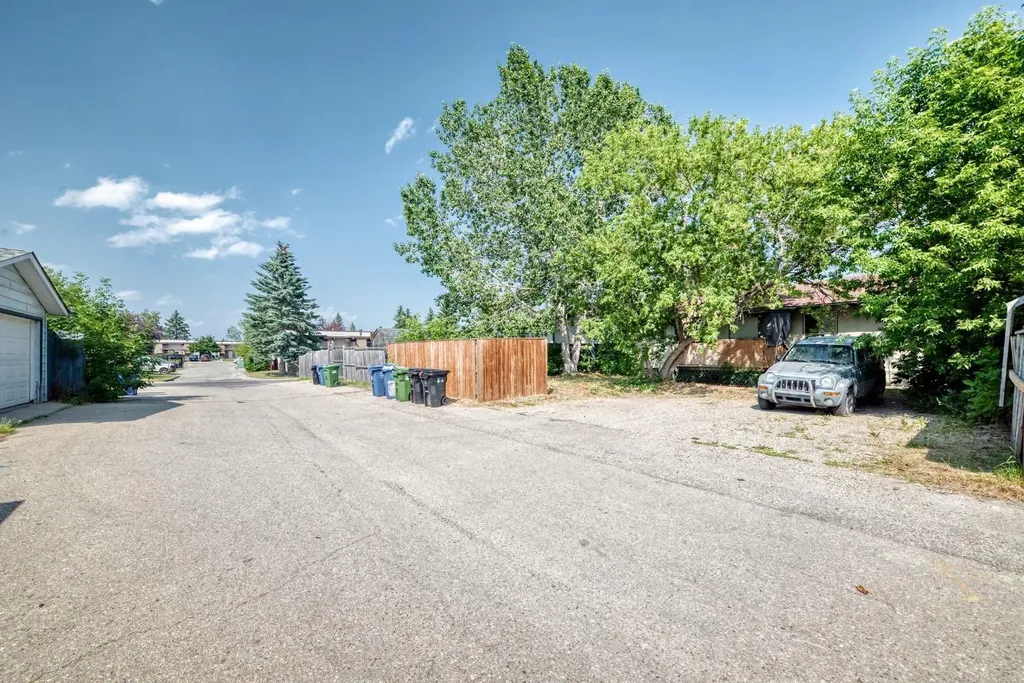 4940 Rundlewood Road NE Calgary AB T1Y 1B4