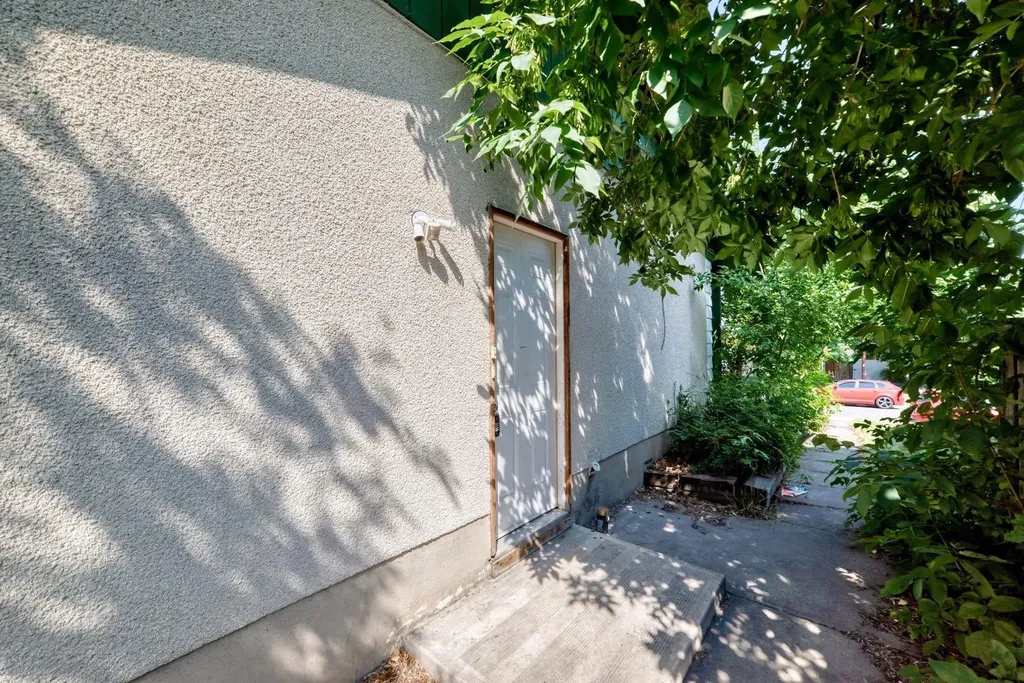 4940 Rundlewood Road NE Calgary AB T1Y 1B4