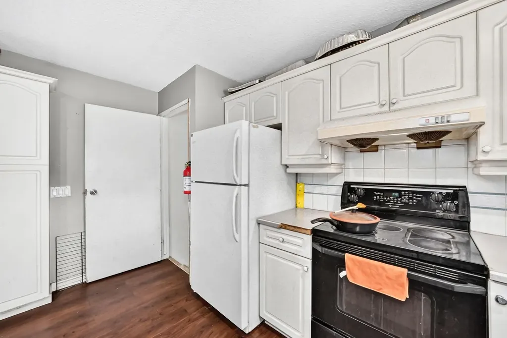 4940 Rundlewood Road NE Calgary AB T1Y 1B4
