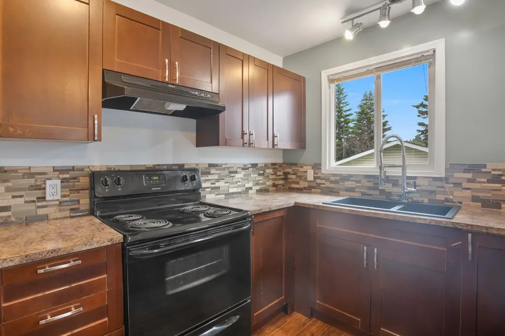 40 Olsen Street Red Deer AB T4P 1S5
