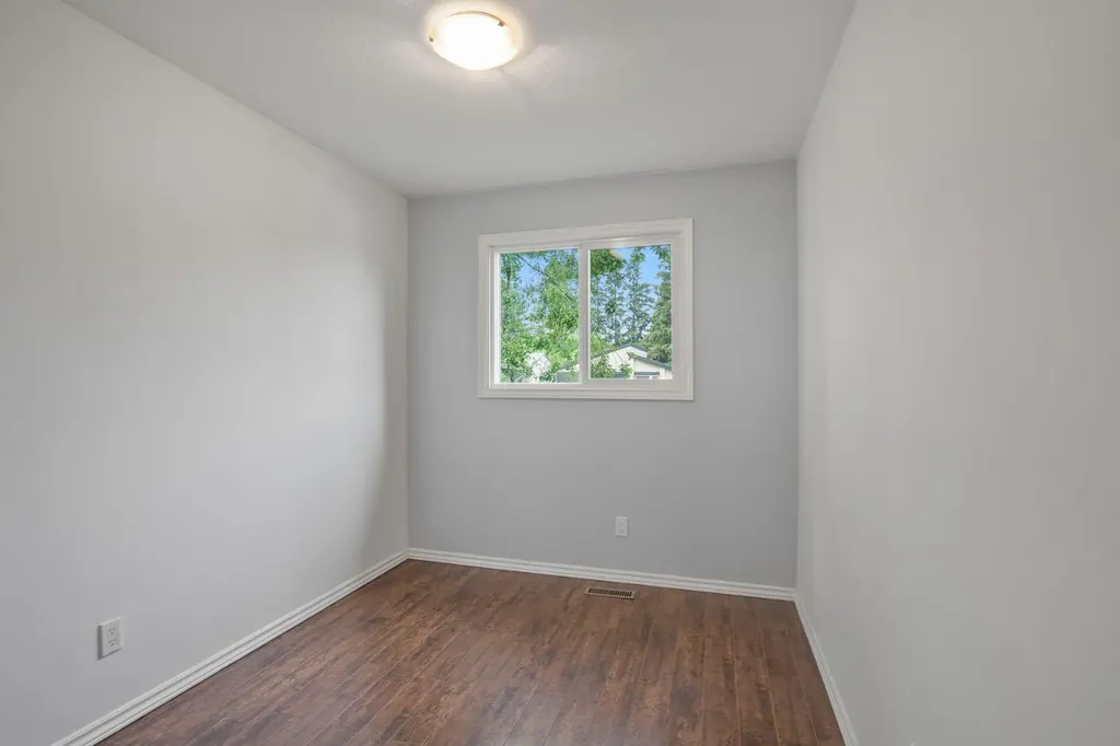 40 Olsen Street Red Deer AB T4P 1S5