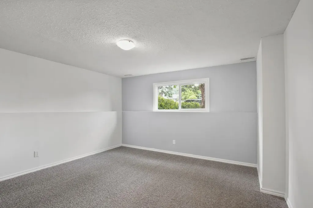 40 Olsen Street Red Deer AB T4P 1S5
