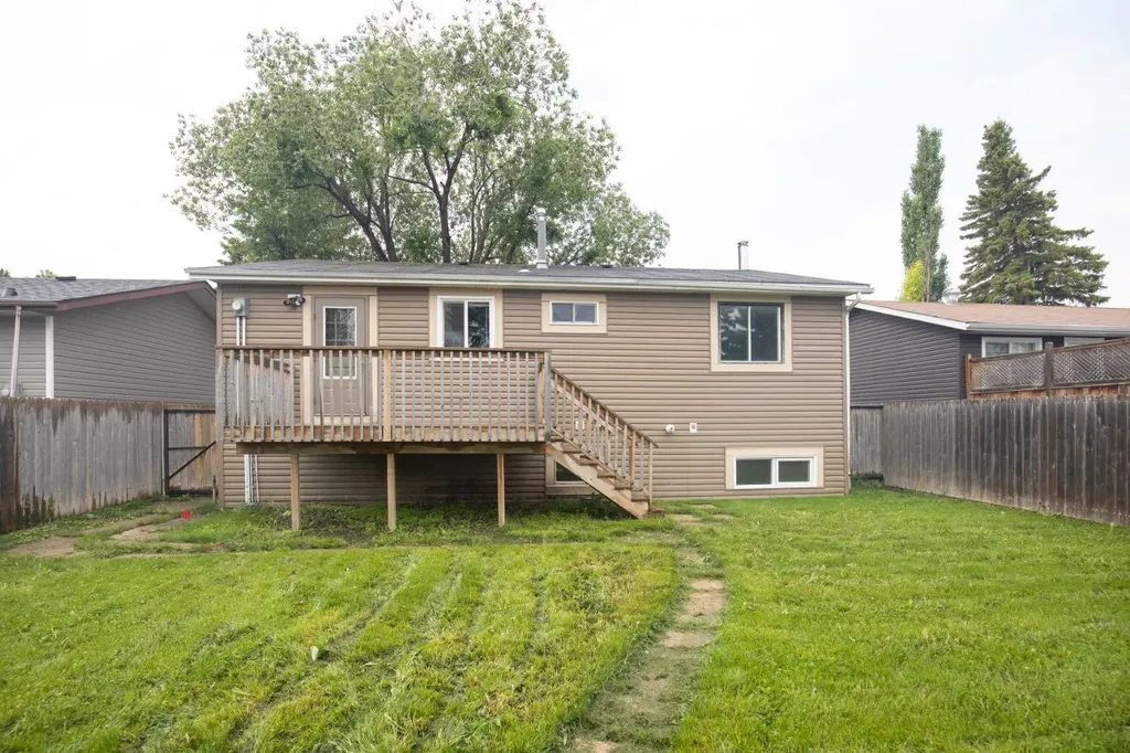 40 Olsen Street Red Deer AB T4P 1S5