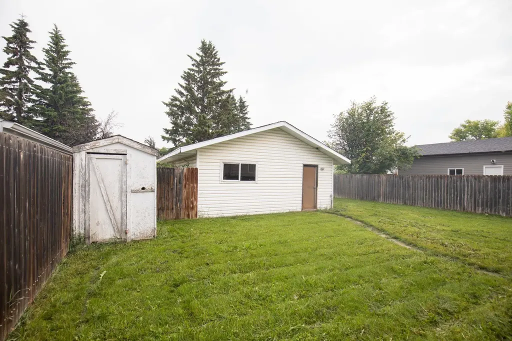40 Olsen Street Red Deer AB T4P 1S5