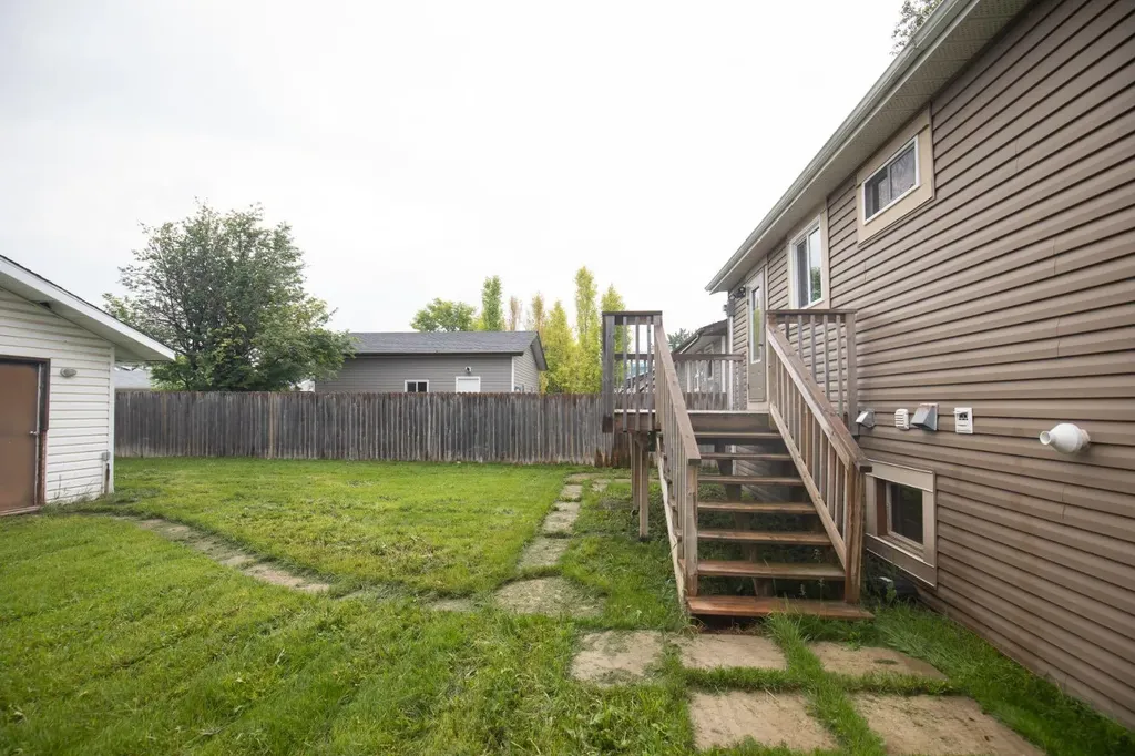40 Olsen Street Red Deer AB T4P 1S5
