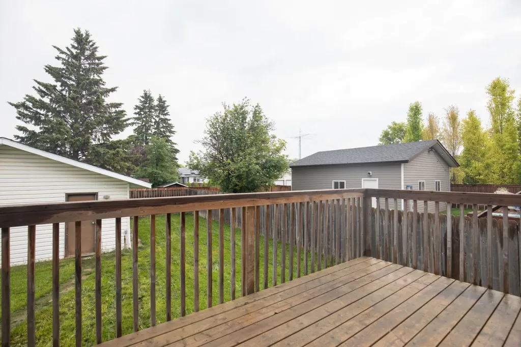 40 Olsen Street Red Deer AB T4P 1S5
