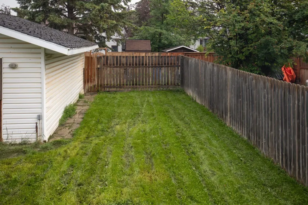 40 Olsen Street Red Deer AB T4P 1S5