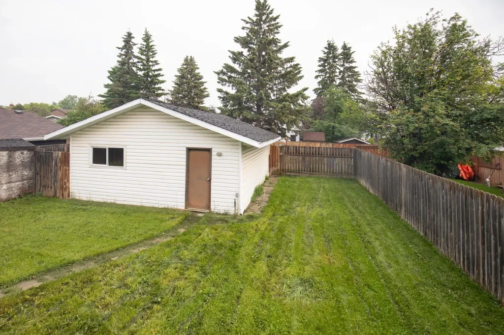 40 Olsen Street Red Deer AB T4P 1S5