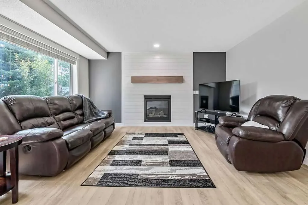 34 Alcock Close Okotoks AB T1S 1R8
