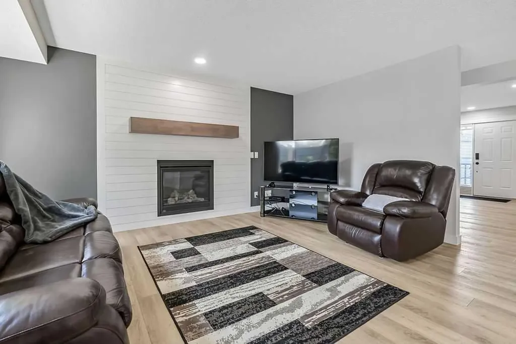 34 Alcock Close Okotoks AB T1S 1R8