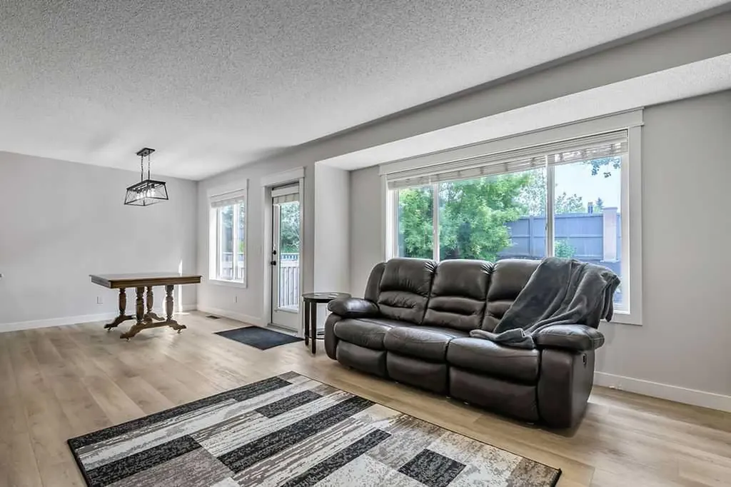 34 Alcock Close Okotoks AB T1S 1R8