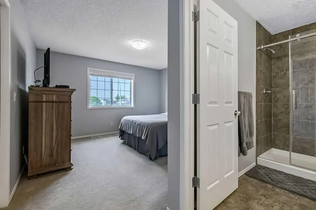 34 Alcock Close Okotoks AB T1S 1R8