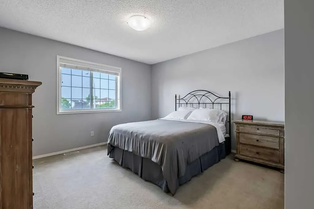 34 Alcock Close Okotoks AB T1S 1R8