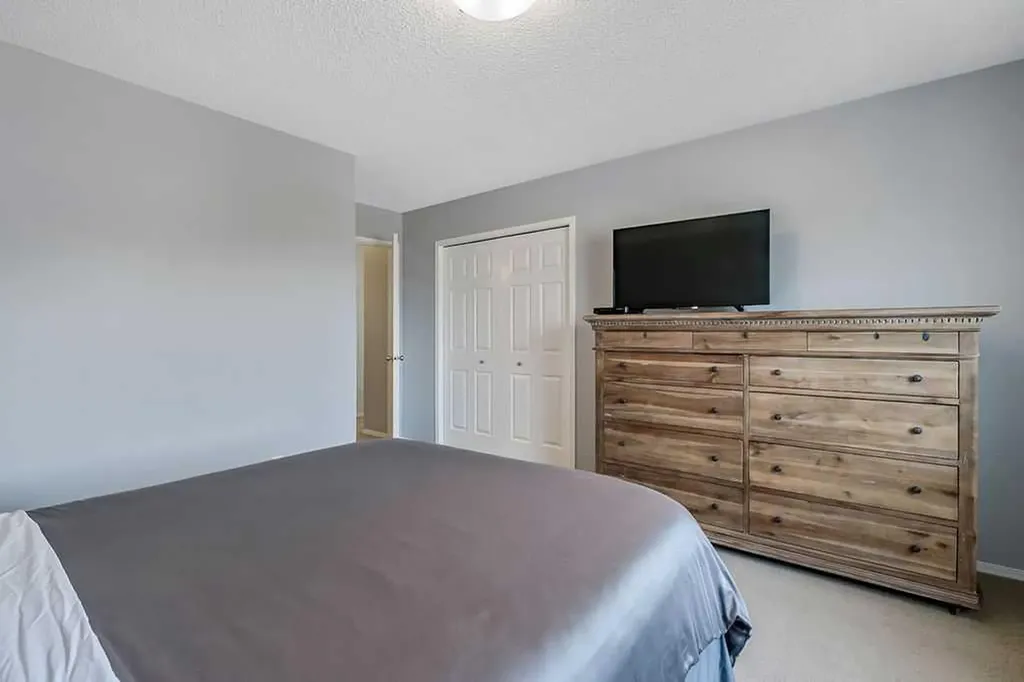 34 Alcock Close Okotoks AB T1S 1R8