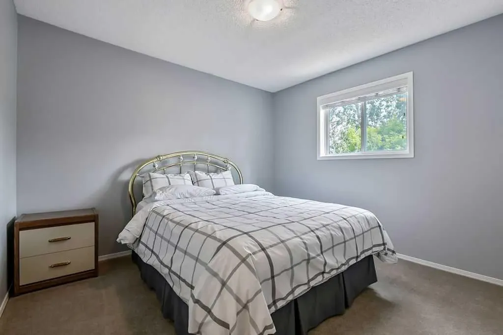 34 Alcock Close Okotoks AB T1S 1R8