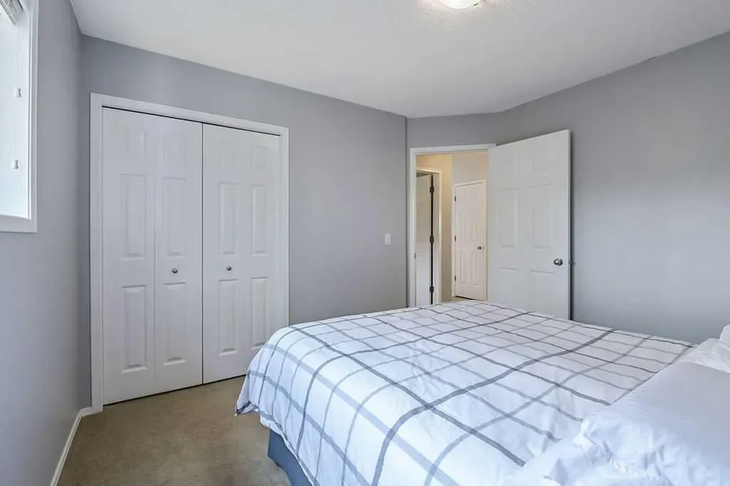 34 Alcock Close Okotoks AB T1S 1R8