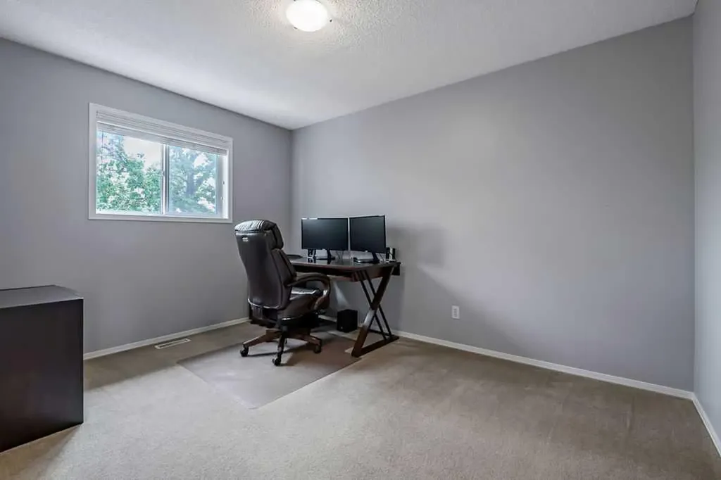 34 Alcock Close Okotoks AB T1S 1R8