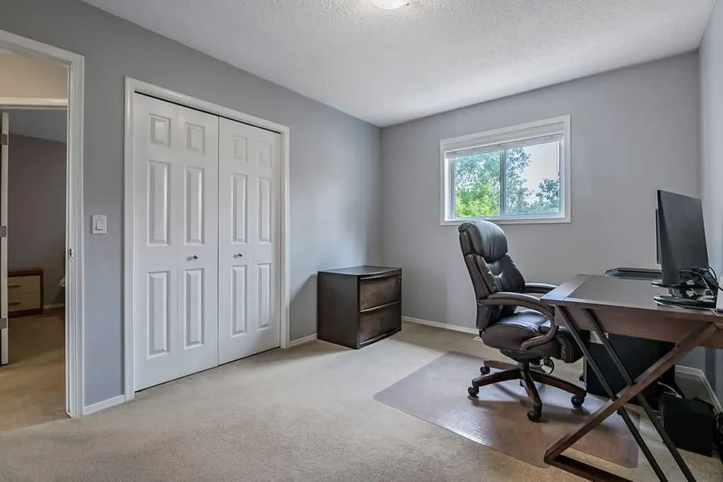 34 Alcock Close Okotoks AB T1S 1R8