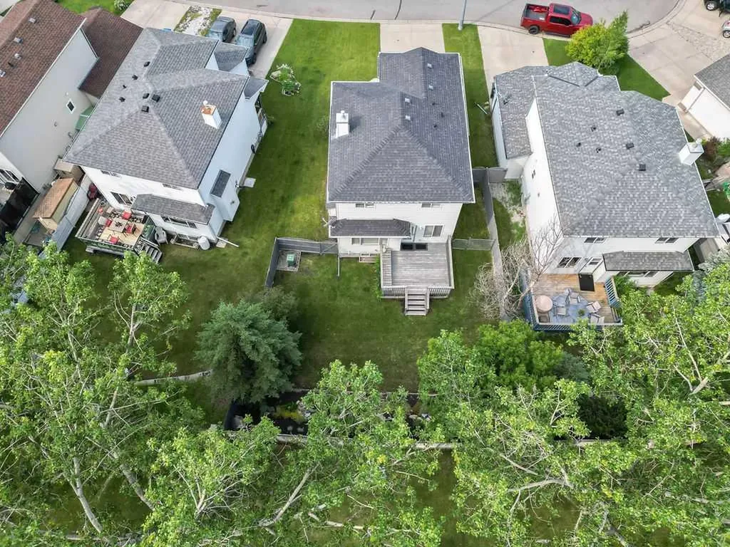 34 Alcock Close Okotoks AB T1S 1R8