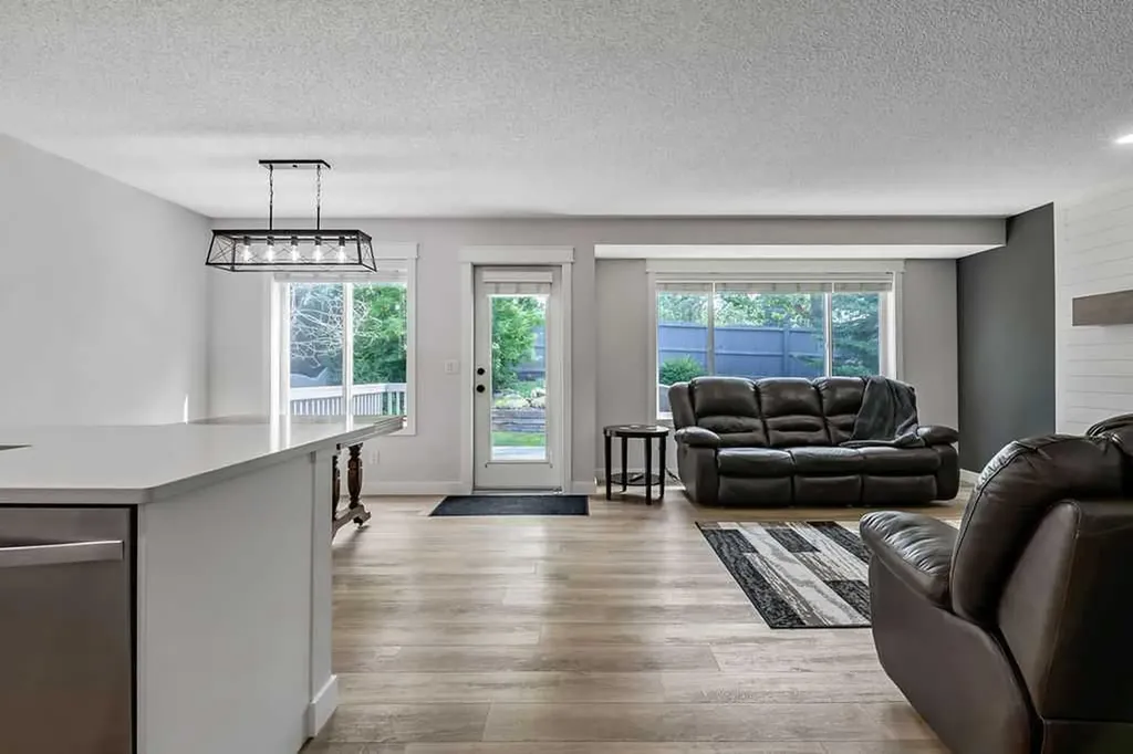 34 Alcock Close Okotoks AB T1S 1R8