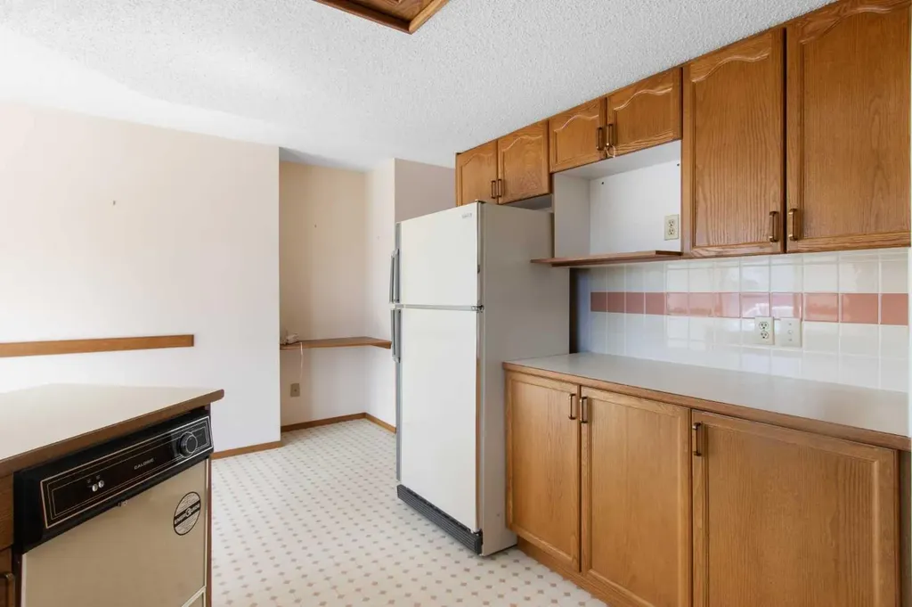 18 West Park Place Cochrane AB T4C 1J7