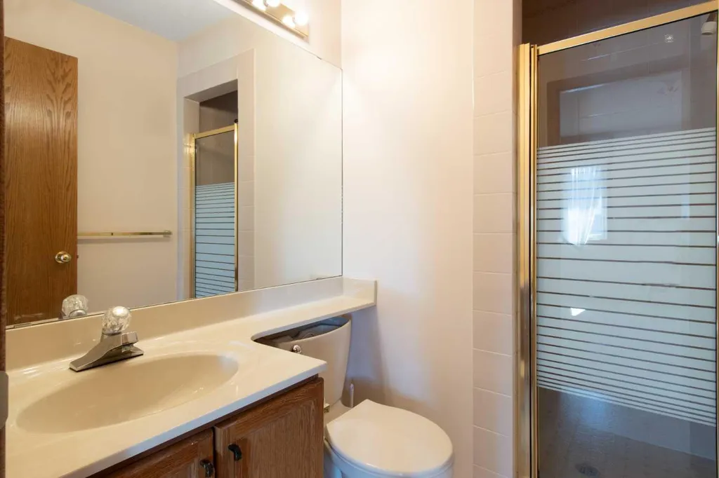 18 West Park Place Cochrane AB T4C 1J7