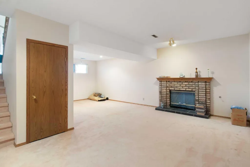 18 West Park Place Cochrane AB T4C 1J7