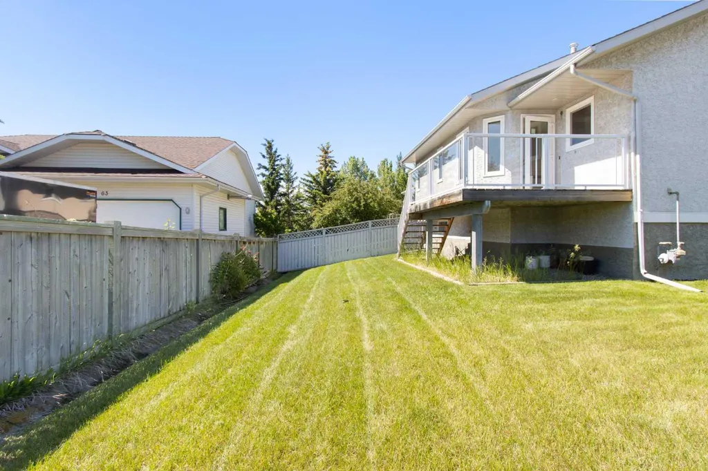 18 West Park Place Cochrane AB T4C 1J7