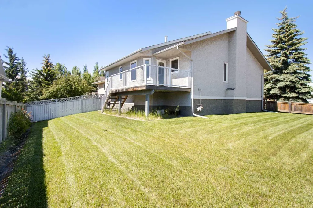 18 West Park Place Cochrane AB T4C 1J7