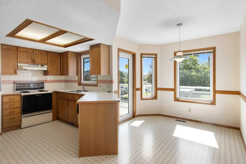 18 West Park Place Cochrane AB T4C 1J7