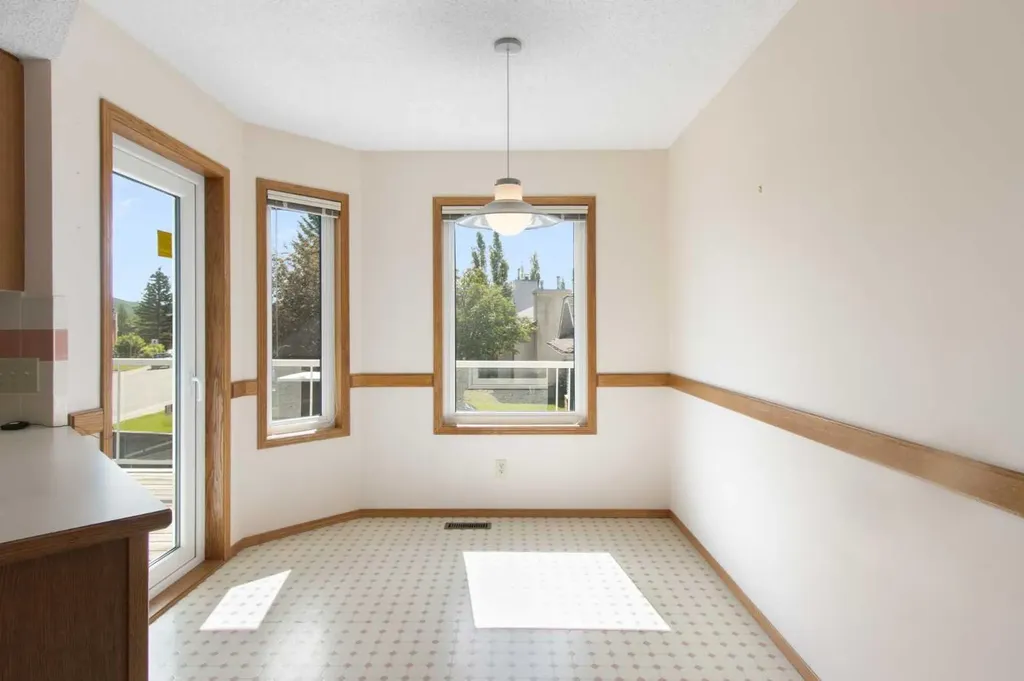 18 West Park Place Cochrane AB T4C 1J7