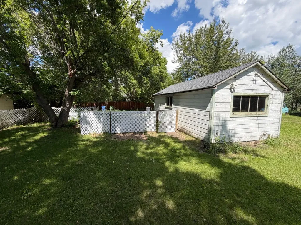 3593 54 Avenue Crescent Red Deer AB T4N 4L7