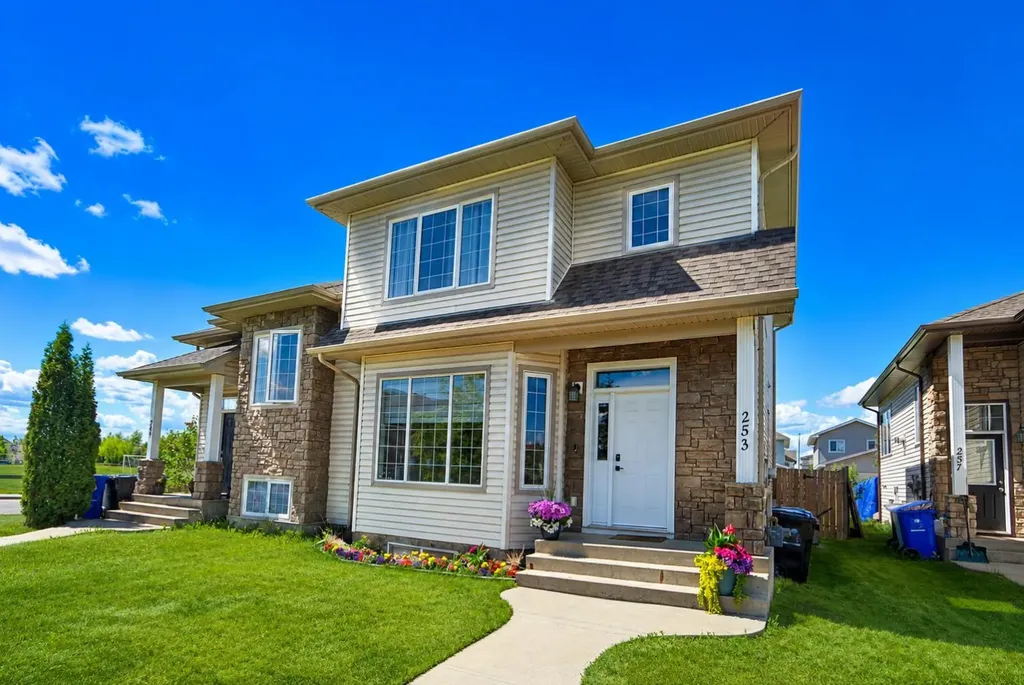 253 Grosbeak Way Fort Mcmurray AB T9K 0L8