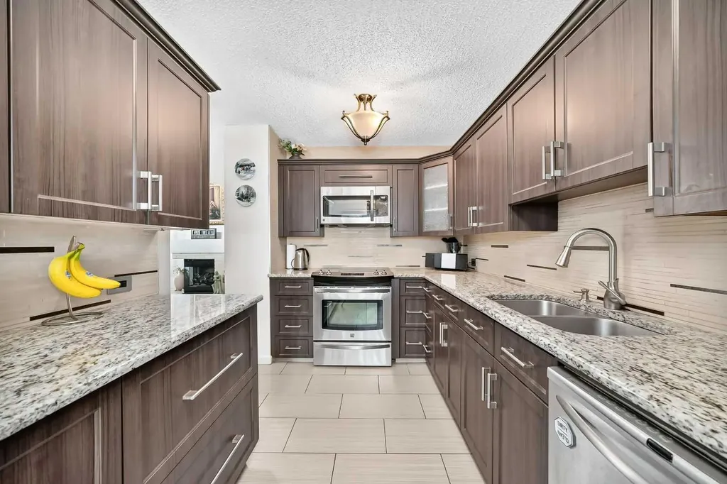 66 Woodmeadow Close SW Calgary AB T2W 4L8