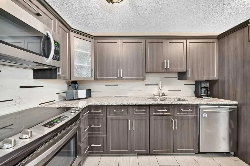 66 Woodmeadow Close SW Calgary AB T2W 4L8