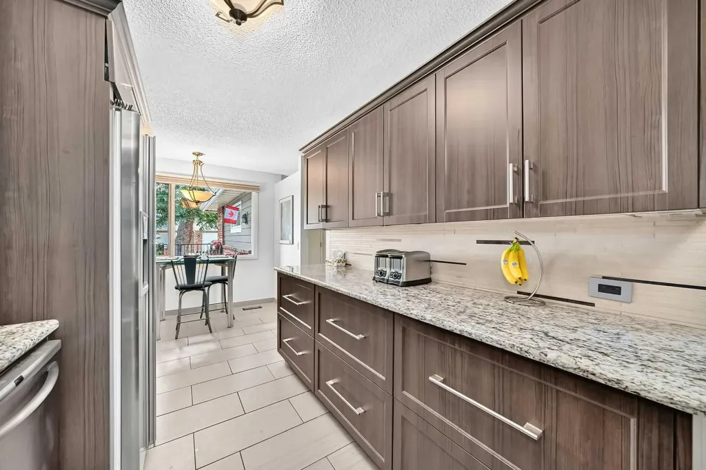 66 Woodmeadow Close SW Calgary AB T2W 4L8