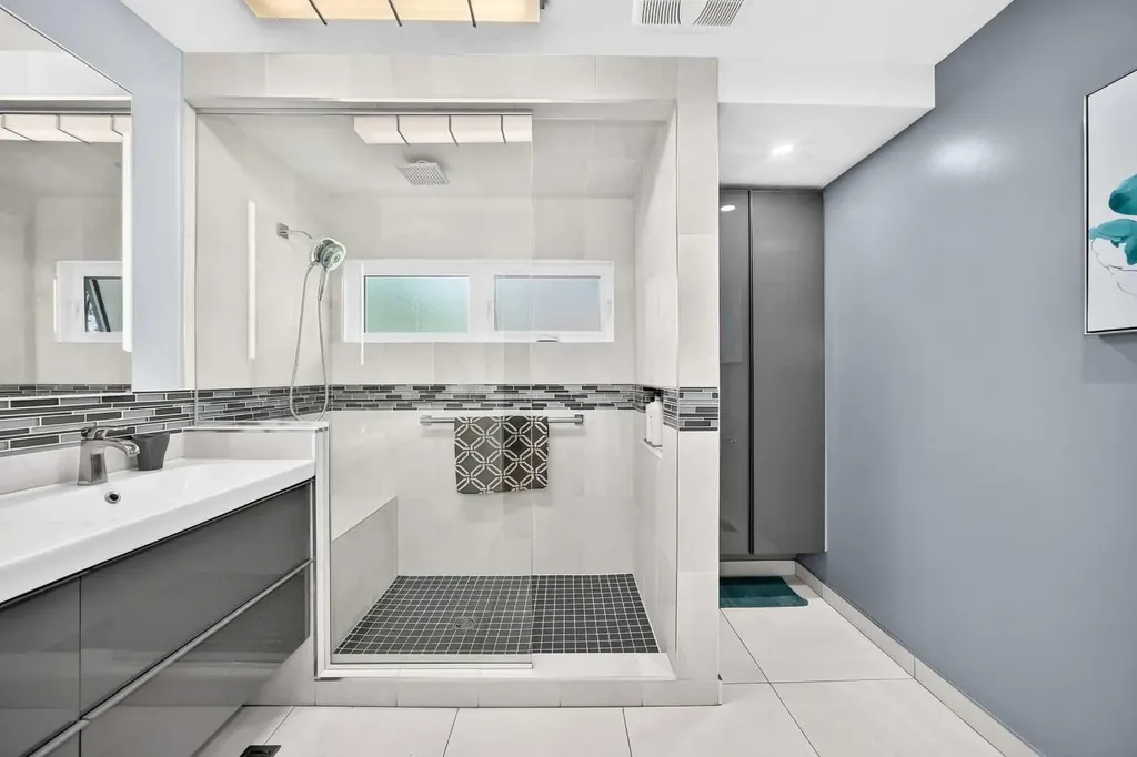 66 Woodmeadow Close SW Calgary AB T2W 4L8