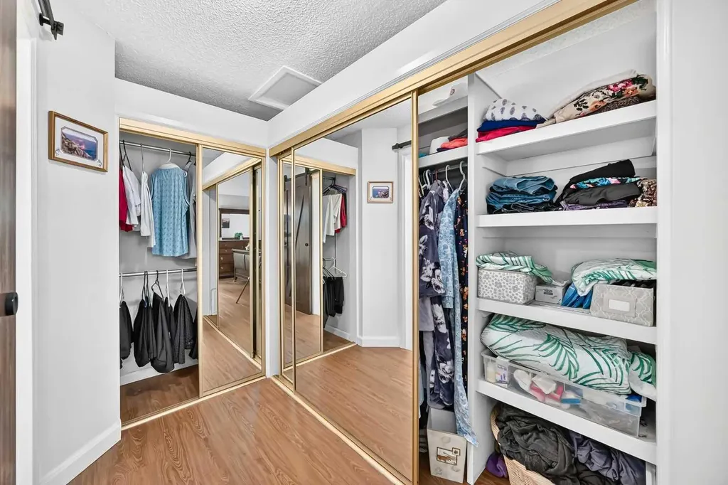 66 Woodmeadow Close SW Calgary AB T2W 4L8