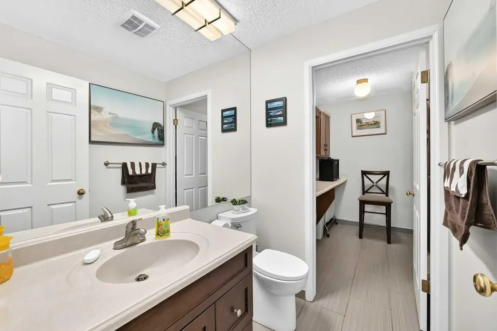 66 Woodmeadow Close SW Calgary AB T2W 4L8