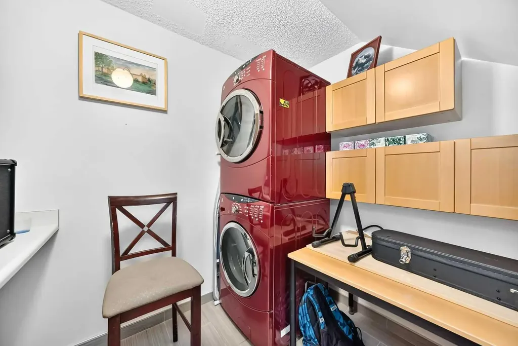 66 Woodmeadow Close SW Calgary AB T2W 4L8