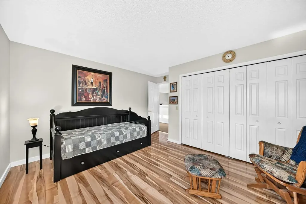 66 Woodmeadow Close SW Calgary AB T2W 4L8