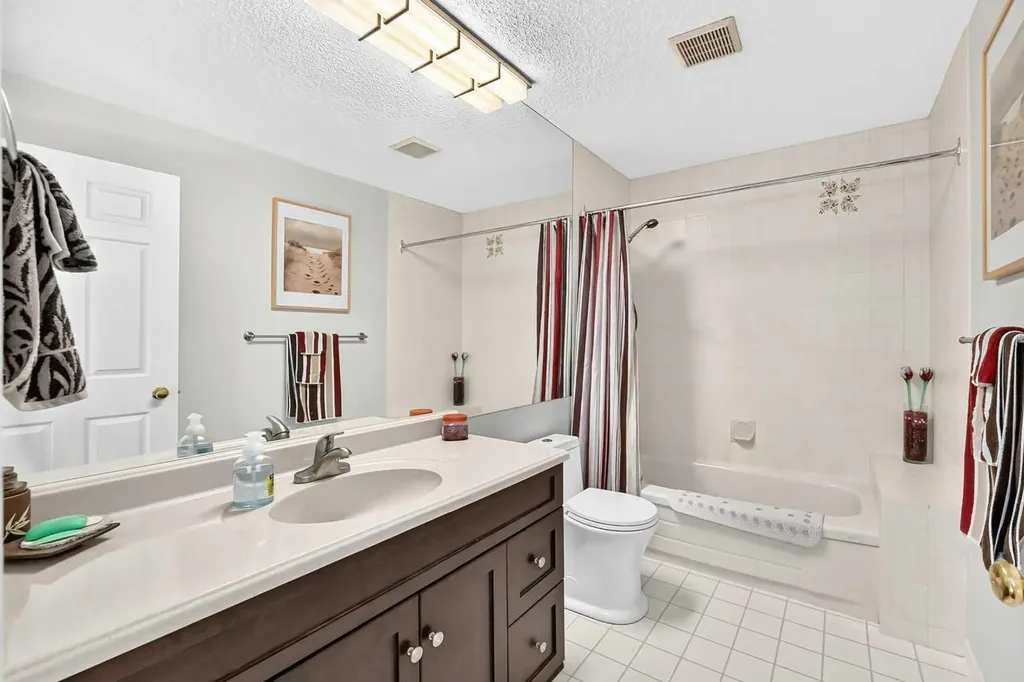66 Woodmeadow Close SW Calgary AB T2W 4L8