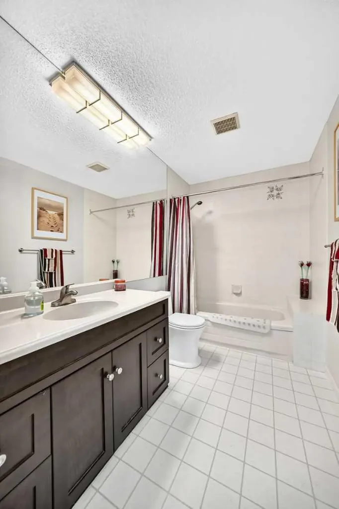 66 Woodmeadow Close SW Calgary AB T2W 4L8