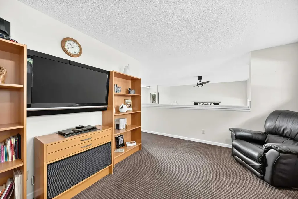 66 Woodmeadow Close SW Calgary AB T2W 4L8